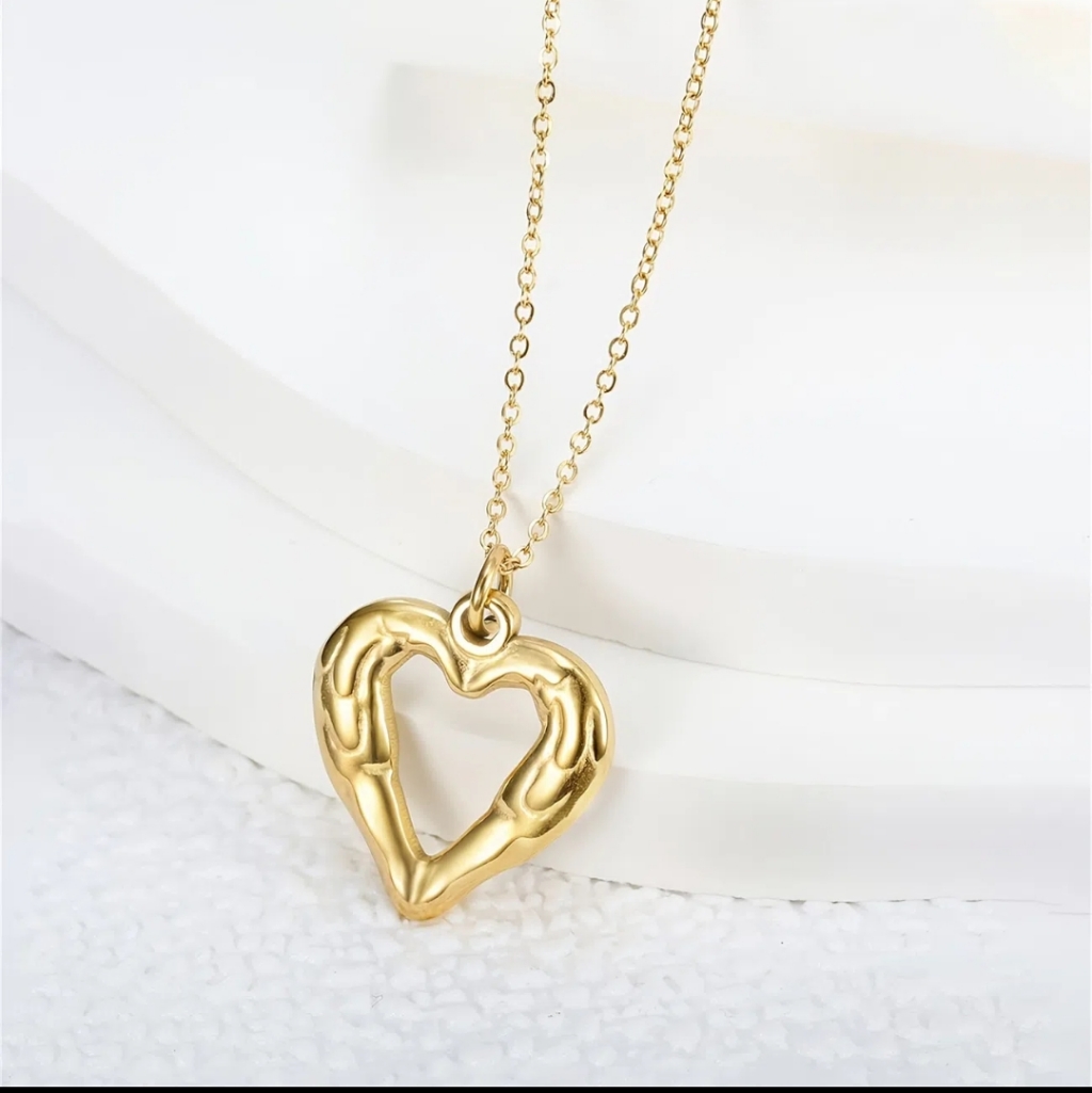Angels Wings Heart Necklace 10$